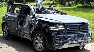 Страхотна устойчивост: Кола потегли след удар с балистична ракета в Украйна