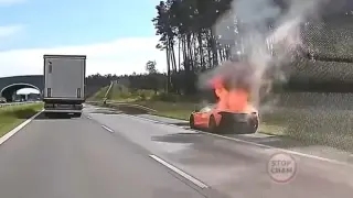 Британски суперавтомобил McLaren Artura се запали на полска магистрала