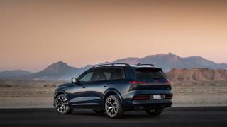 Луксозен гигант: Представиха новия флагмански кросоувър Audi Q9