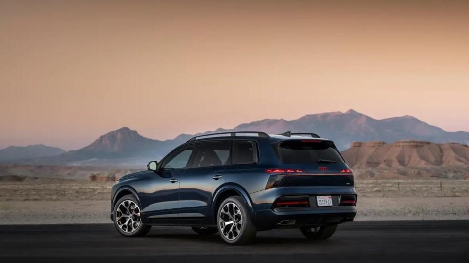 Луксозен гигант: Представиха новия флагмански кросоувър Audi Q9