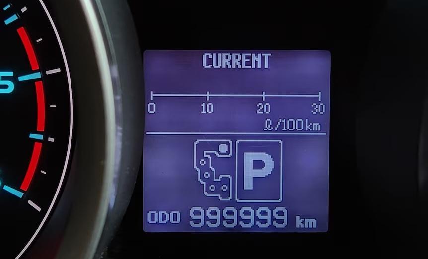 Toyota Land Cruiser измина 999 999 километра с оригинален двигател преди продажба на търг