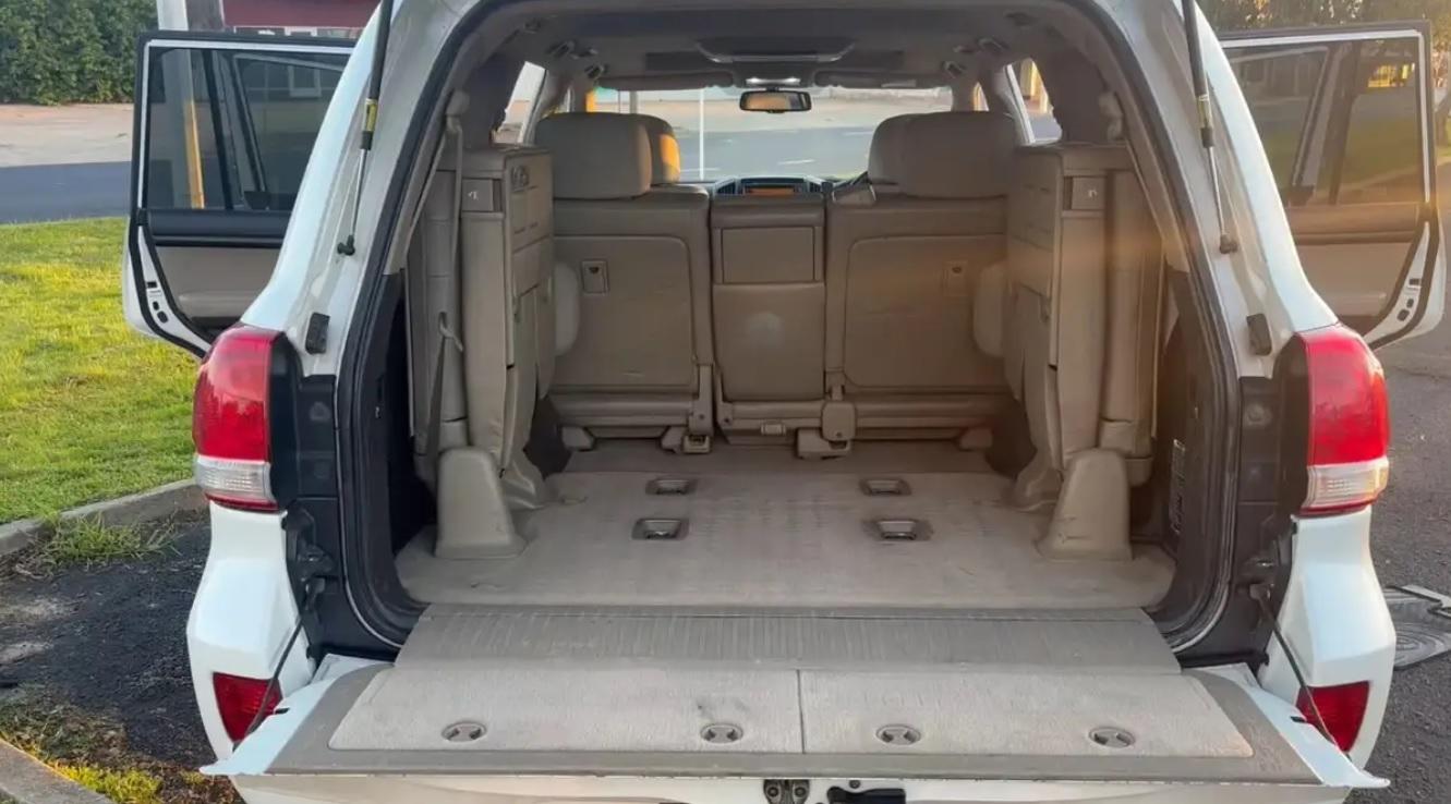 Toyota Land Cruiser измина 999 999 километра с оригинален двигател преди продажба на търг