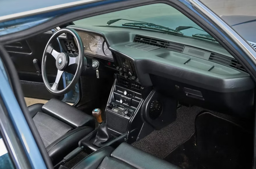 Рядко BMW от 1977 г. с минимален пробег е обявено за продажба