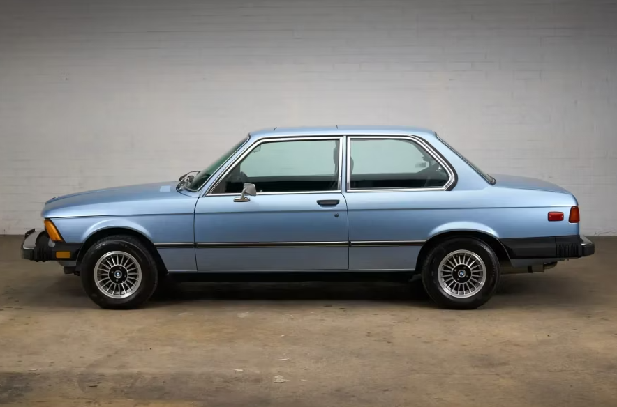 Рядко BMW от 1977 г. с минимален пробег е обявено за продажба