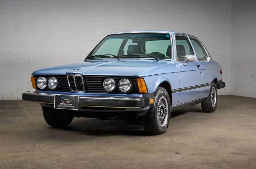 Рядко BMW от 1977 г. с минимален пробег е обявено за продажба