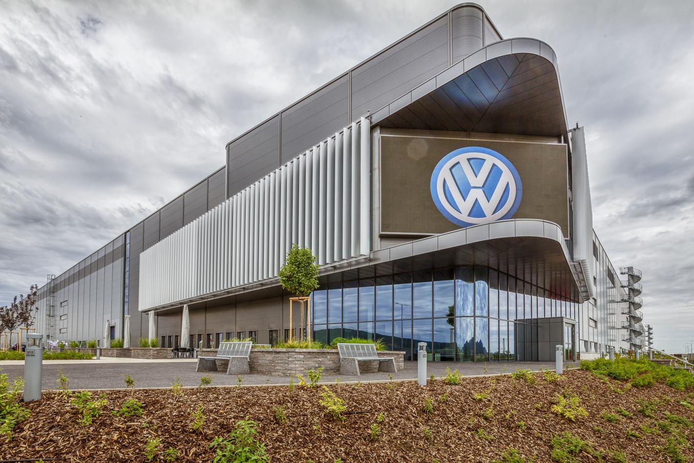 Най-богатите семейства в Германия призоваха Volkswagen към драстични съкращения
