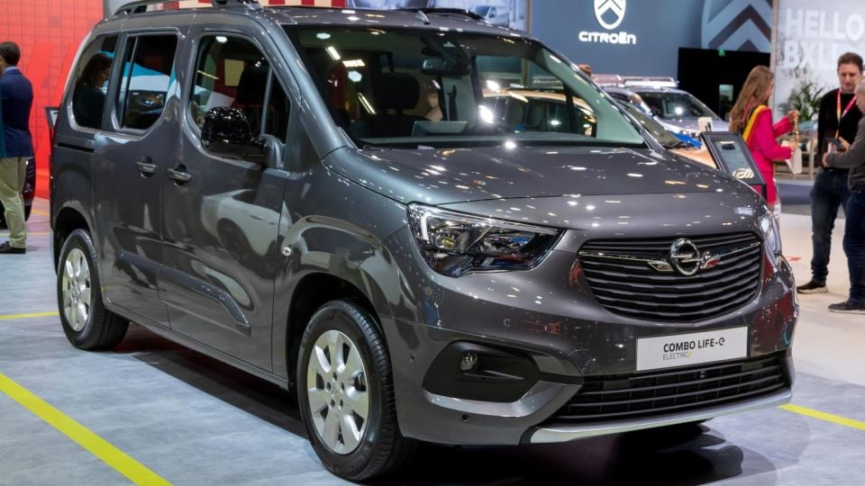 Opel възобновява производството си в Турция след 26 години прекъсване