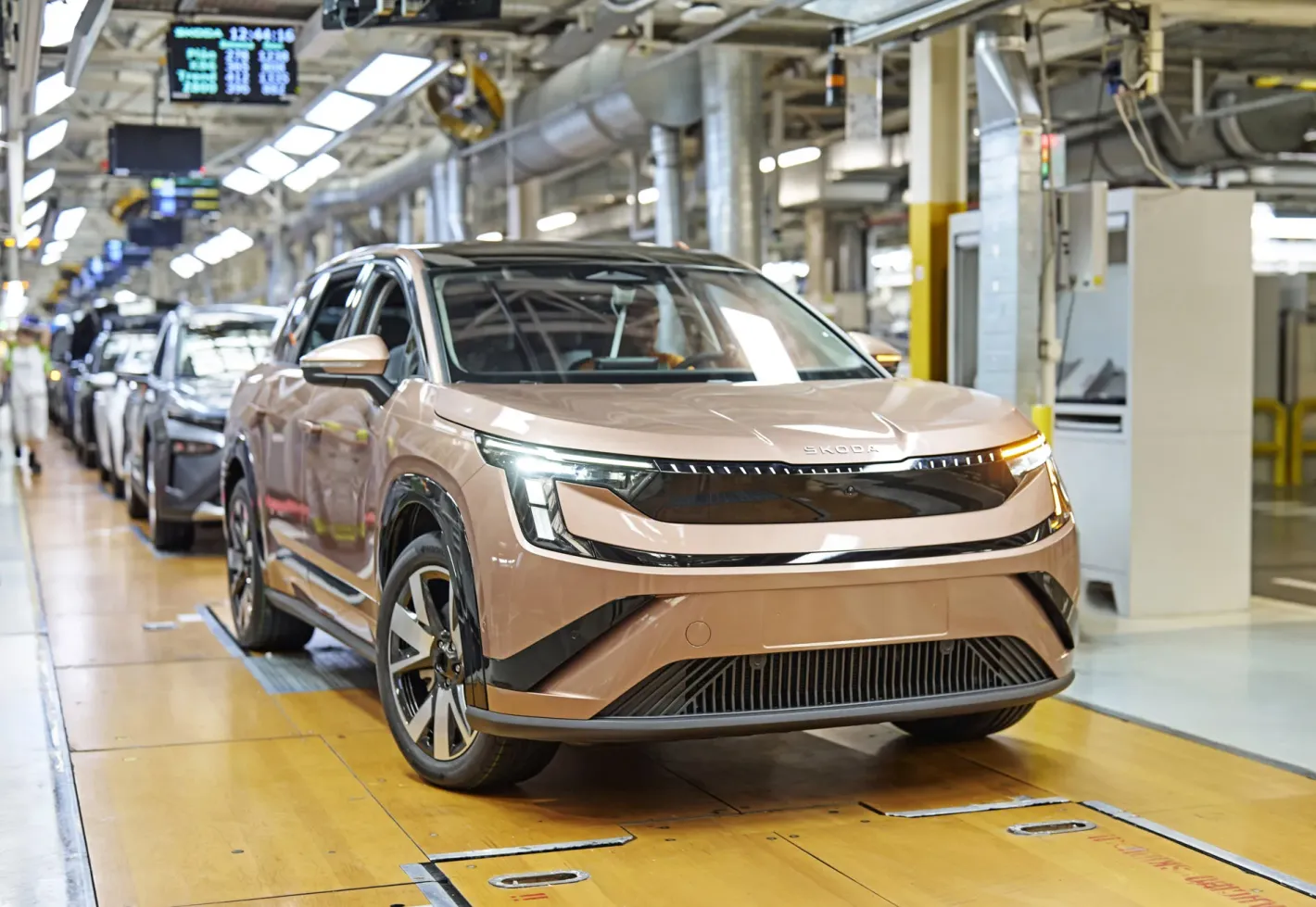 SKODA започна производството на най-голямата си кола в историята: Какво представлява Peaq?