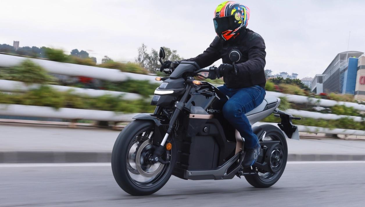 Honda WN7 идва в Европа: електрически мотоциклет с ретро дизайн и модерни технологии