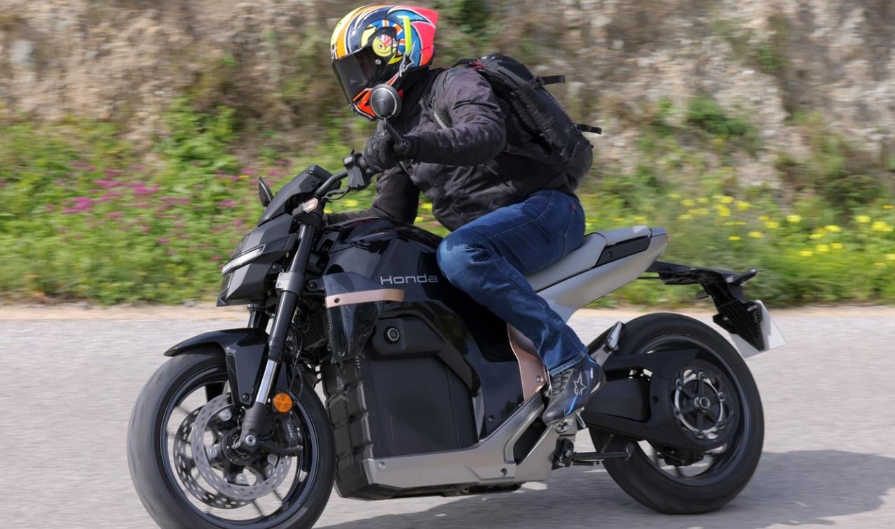 Honda WN7 идва в Европа: електрически мотоциклет с ретро дизайн и модерни технологии
