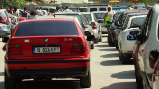 Всеки втори автомобил у нас е над 20-годишен: Контрастите в бройката и възрастта на колите в България