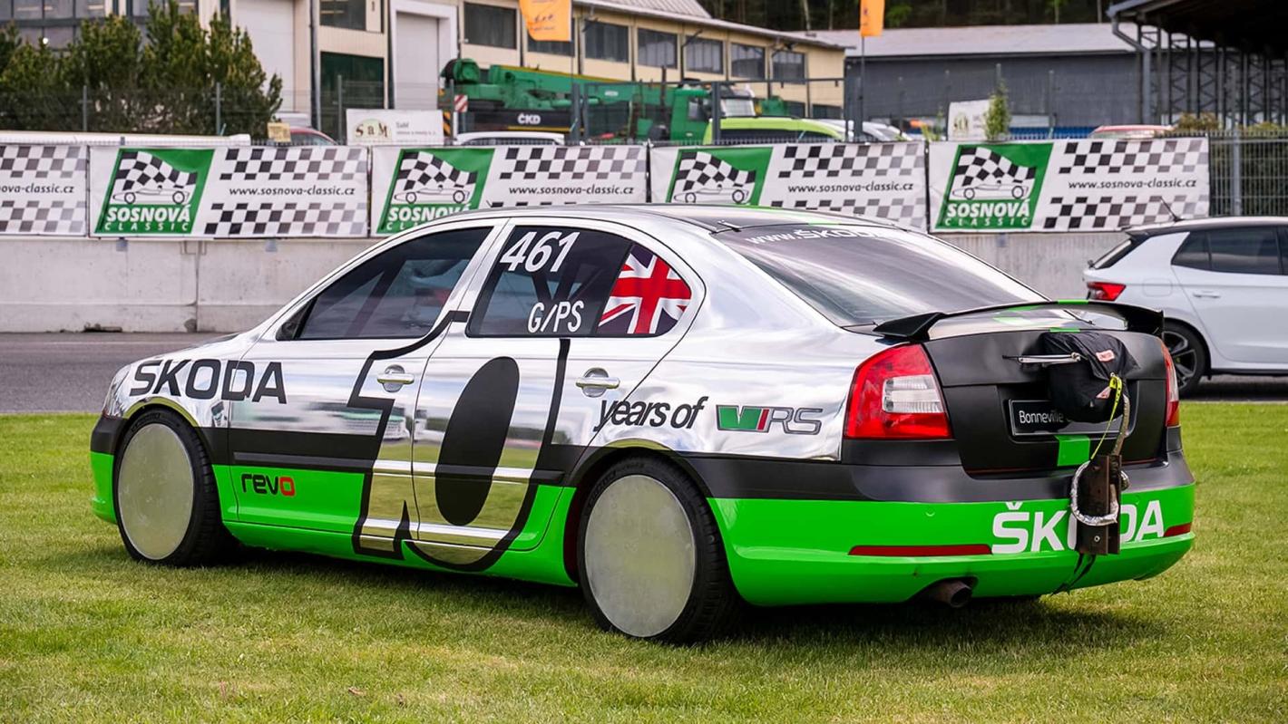 Skoda показа най-бързата Octavia, оборудвана е и с парашут