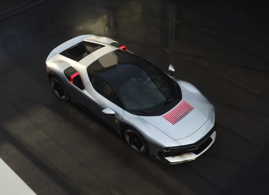 Инженерите на Ferrari използваха детайли от Kia за маскировка на тестови прототип на суперкара SF90
