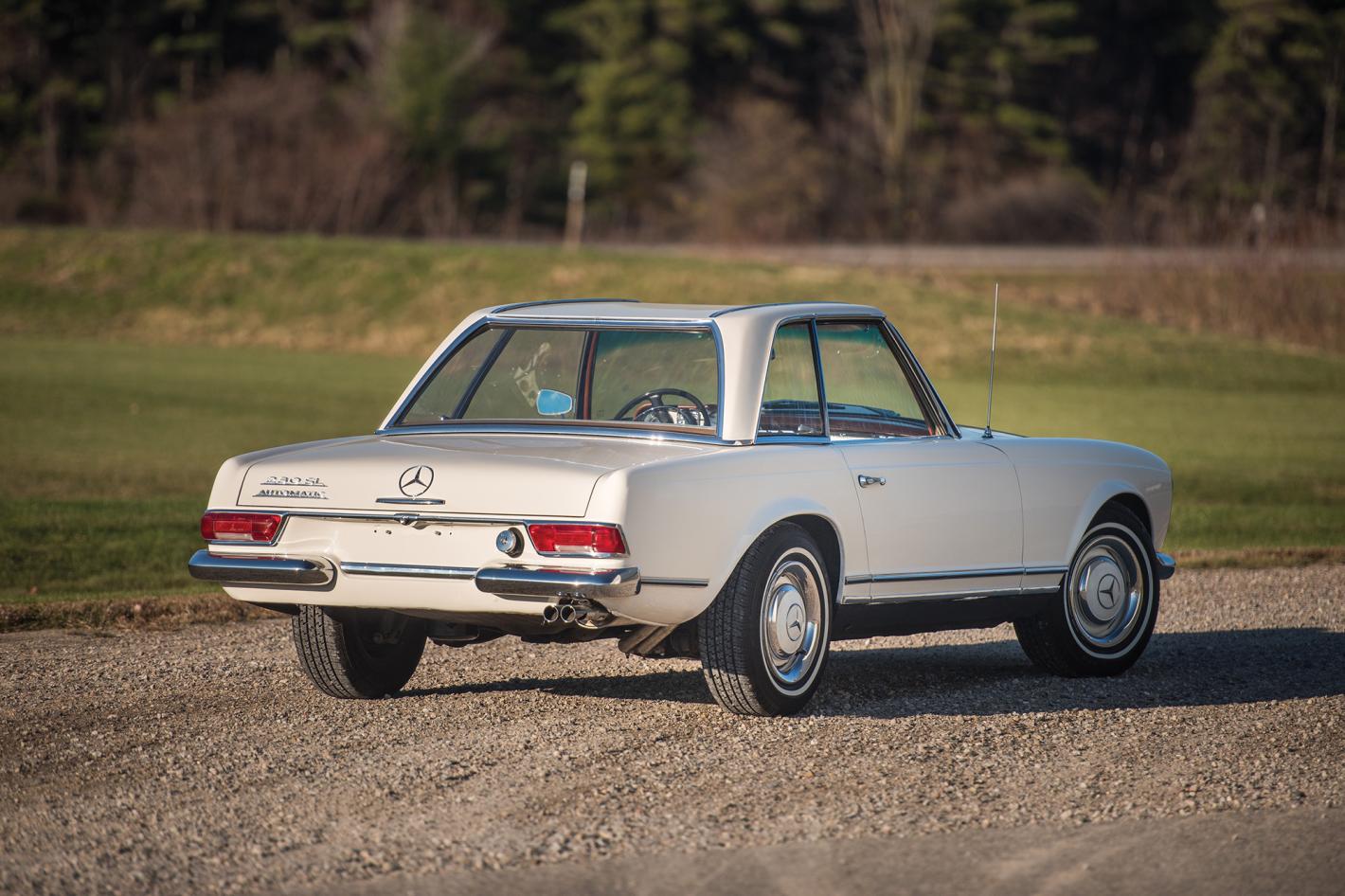Историята на Mercedes-Benz SL W113: Как се роди легендарната „Пагода“ и защо придоби култов статут