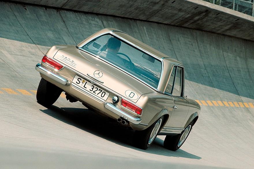 Историята на Mercedes-Benz SL W113: Как се роди легендарната „Пагода“ и защо придоби култов статут