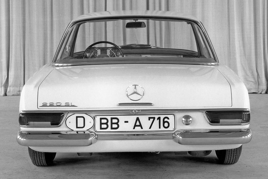 Историята на Mercedes-Benz SL W113: Как се роди легендарната „Пагода“ и защо придоби култов статут