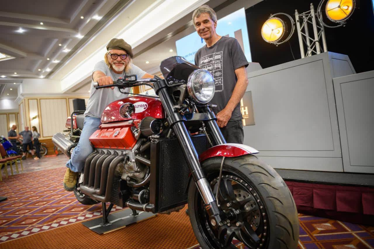 Уникалният мотоциклет Millyard Viper с V10 двигател от Dodge отива на търг