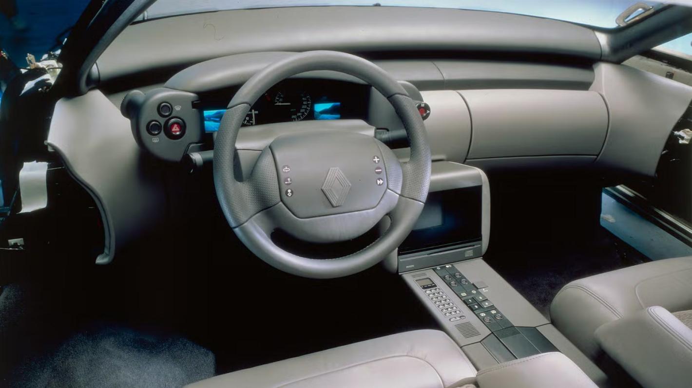 С камери, телевизори и компютър: какъв беше първият Renault Megane от 1988 година