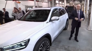 Путин подкара новата „Волга“ K50 в Нижни Новгород