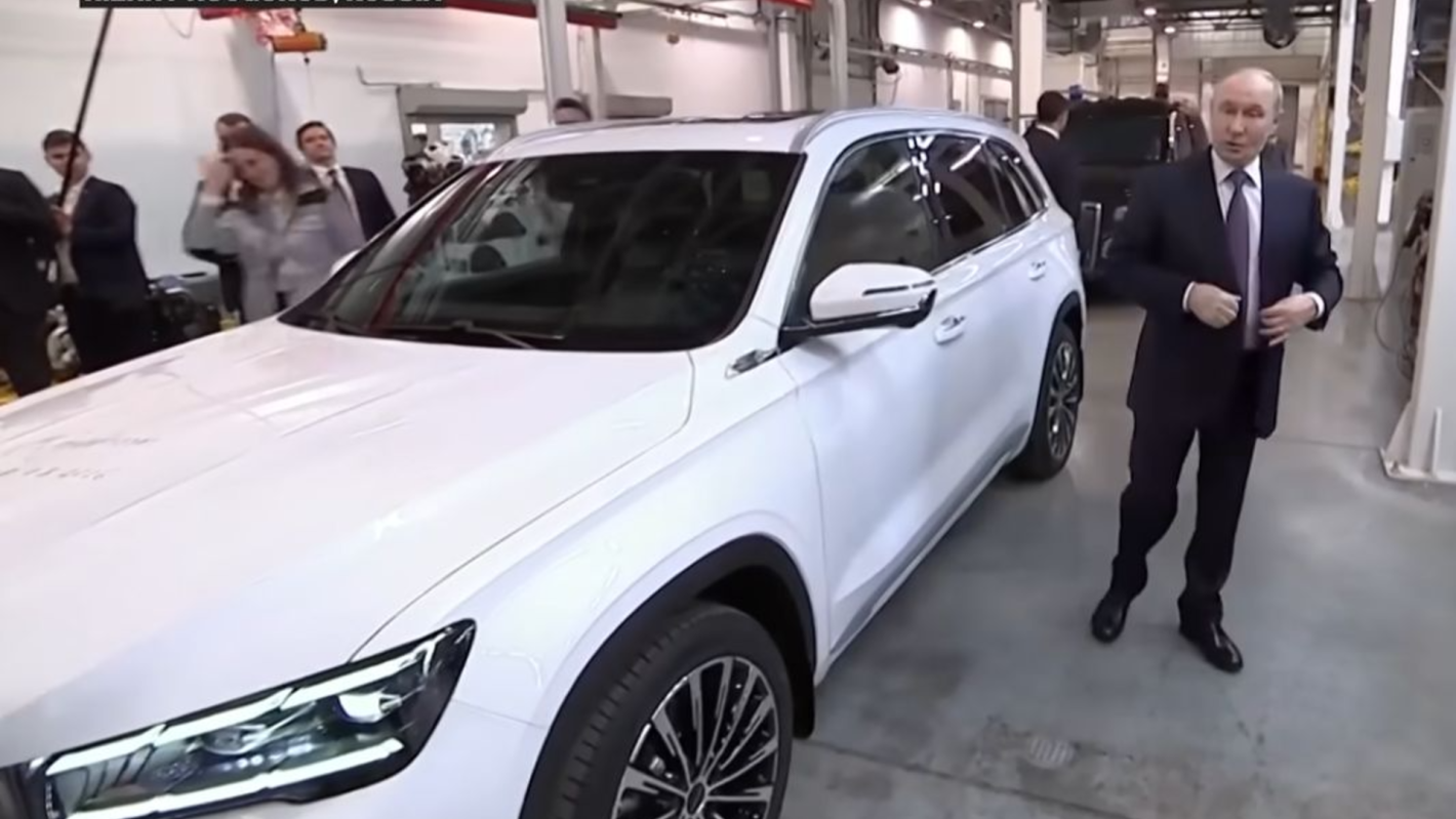 Путин подкара новата „Волга“ K50 в Нижни Новгород
