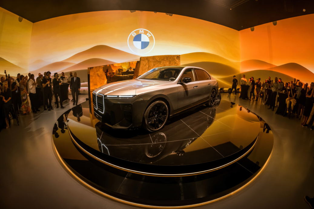 BMW показа новата ера на своите автомобили: Дебют на новия X5 и драстично обновената Серия 7