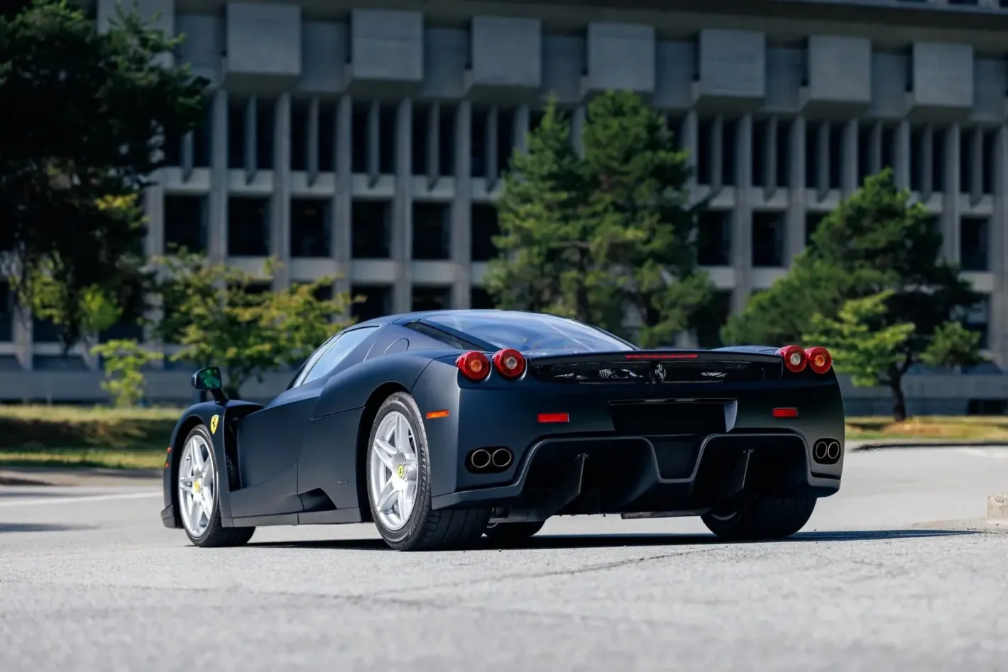 Уникален Ferrari Enzo в цвят Nero Opaco отива на затворен търг