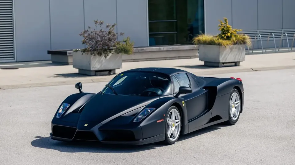 Уникален Ferrari Enzo в цвят Nero Opaco отива на затворен търг