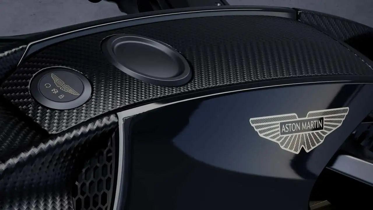 Aston Martin представи първия си шосеен мотоциклет, сглобява се ръчно