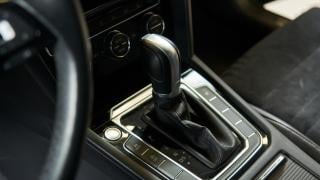 Какво ще се случи, ако включите на задна скорост по време на движение
