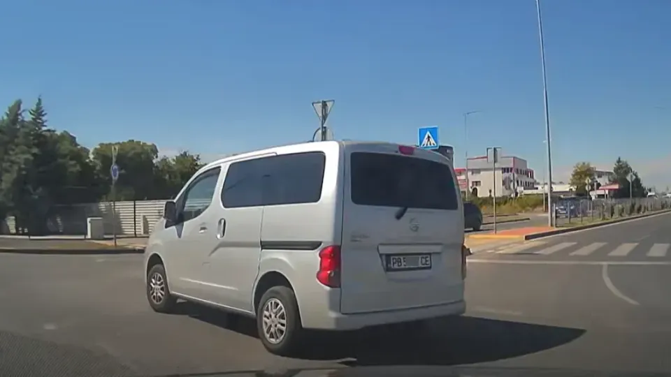"Дясностоящ" в кръгово: Пловдивчани спорят кой е с предимство
