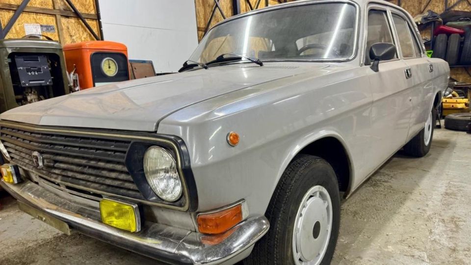 Продава се рядка "догонваща" Волга с двигател V8, създадена специално за КГБ