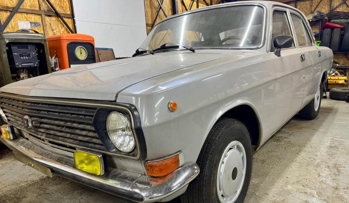 Продава се рядка "догонваща" Волга с двигател V8, създадена специално за КГБ