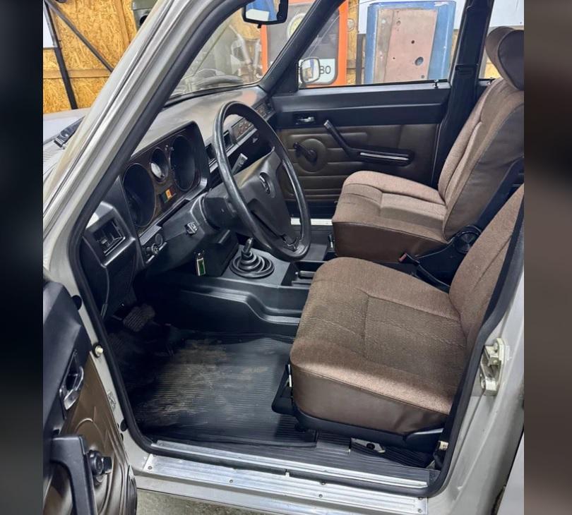 Продава се рядка "догонваща" Волга с двигател V8, създадена специално за КГБ