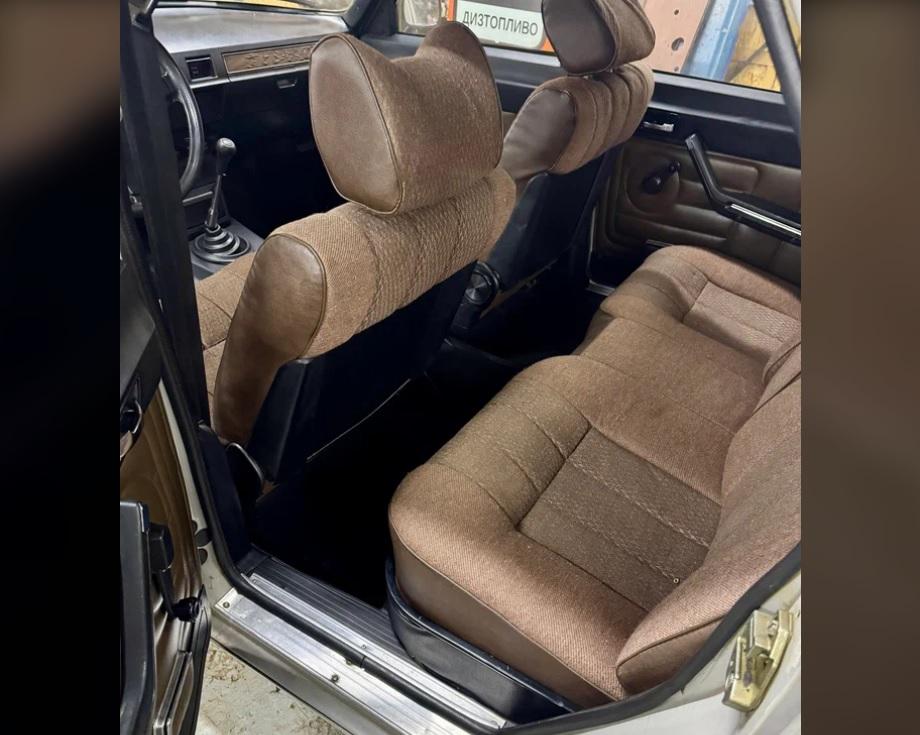 Продава се рядка "догонваща" Волга с двигател V8, създадена специално за КГБ