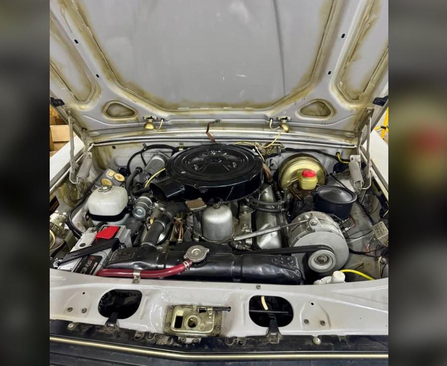 Продава се рядка "догонваща" Волга с двигател V8, създадена специално за КГБ