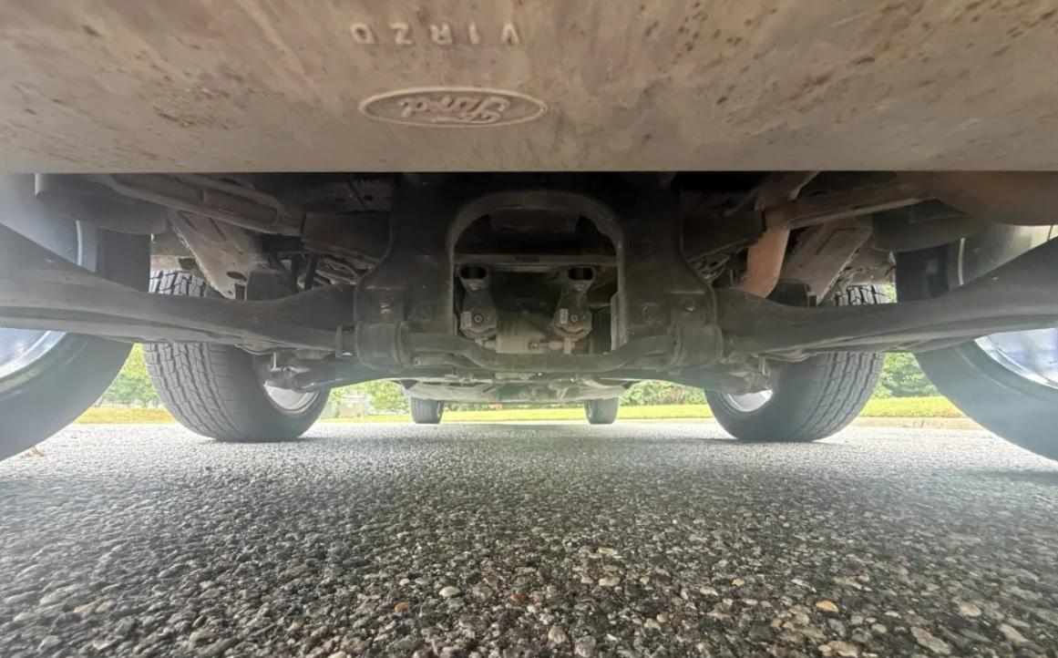 Продава се уникален шестколесен кросоувър Ford