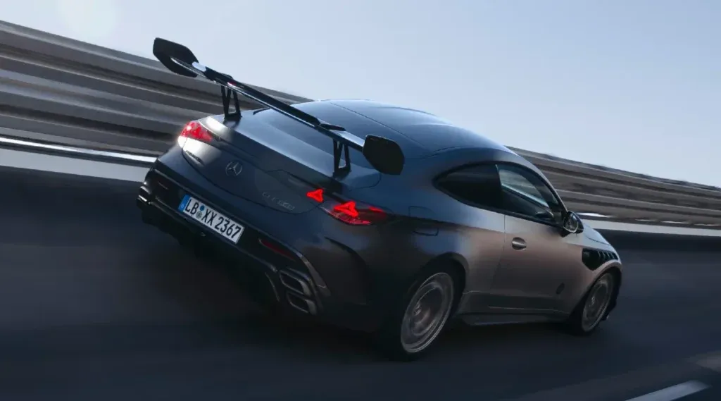 Mercedes-AMG представя звяр с V8 двигател и 646 конски сили