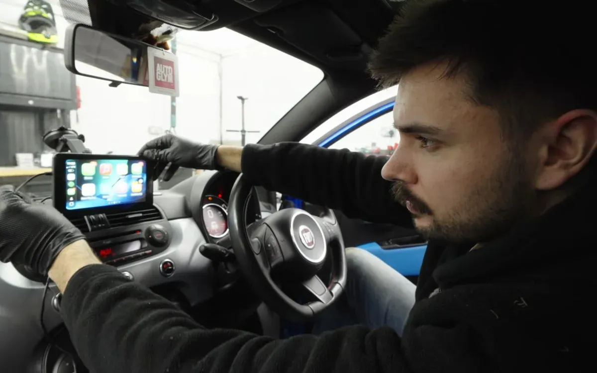 Евтин адаптер за Apple CarPlay и Android Auto, по-добър ли е от скъпите алтернативи