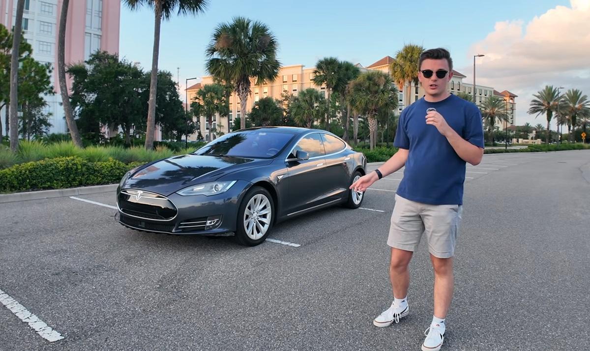 Мъж си купи Tesla Model S за 7 600 долара: Kакви проблеми криеше колата?