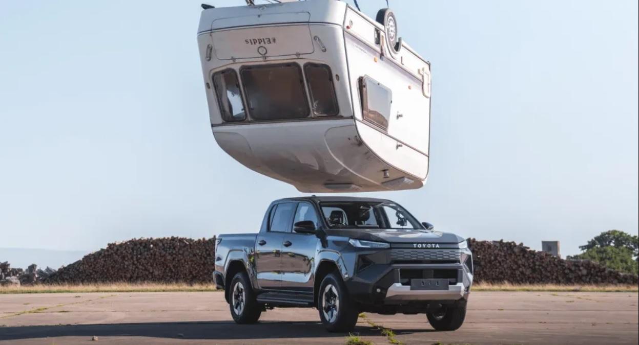 Подборка от зрелищни кадри: Toyota повтори върху своя кола легендарен тест от Top Gear