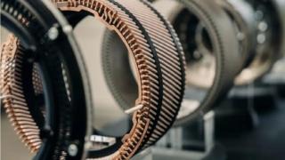 Неназован автомобилен гигант поръча от DeepDrive двигатели в колелата за електромобили с старт на производството през 2028 г.