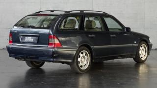 Продава се Mercedes-Benz на легендарния Ники Лауда