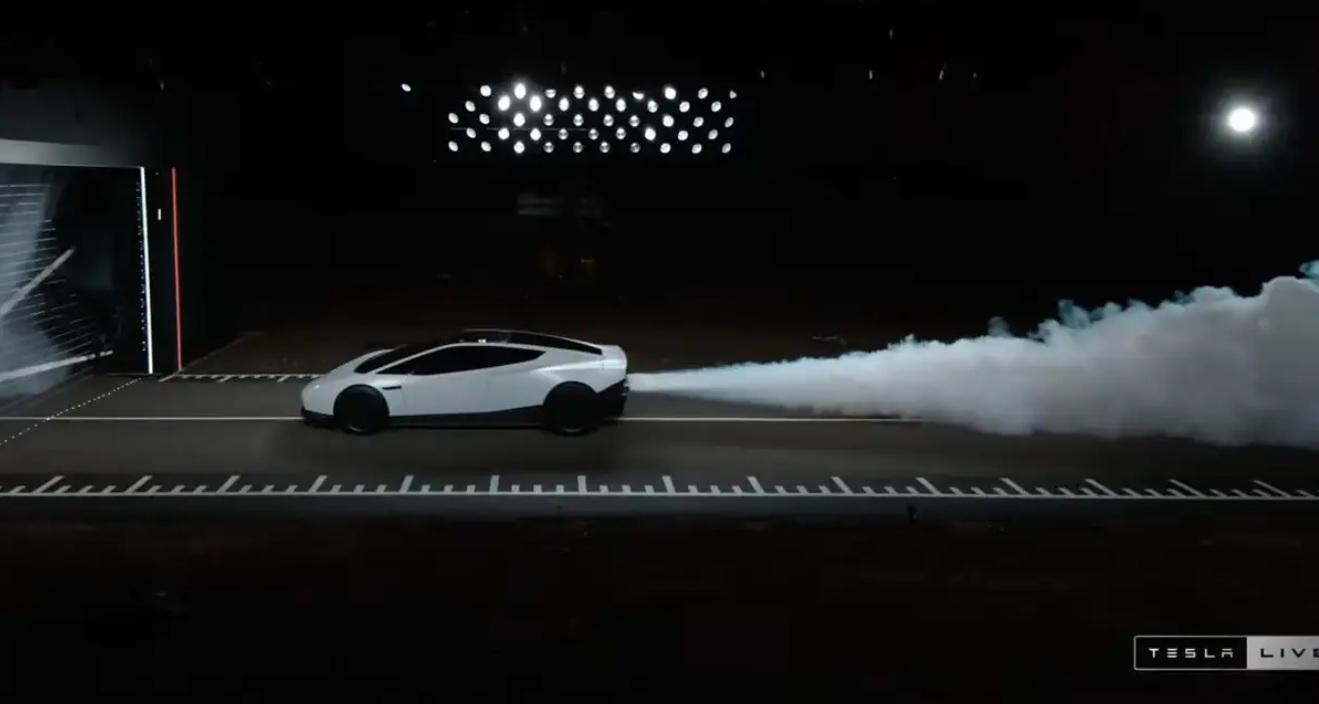 Tesla представи сензационния Roadster, който може да лети и ускорява до 100 км/ч за 0,81 с