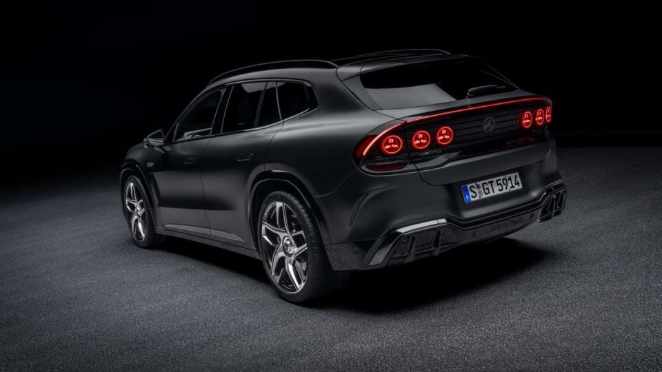 Новият кросоувър Mercedes-AMG GT впечатлява с мощността си и се зарежда за минути