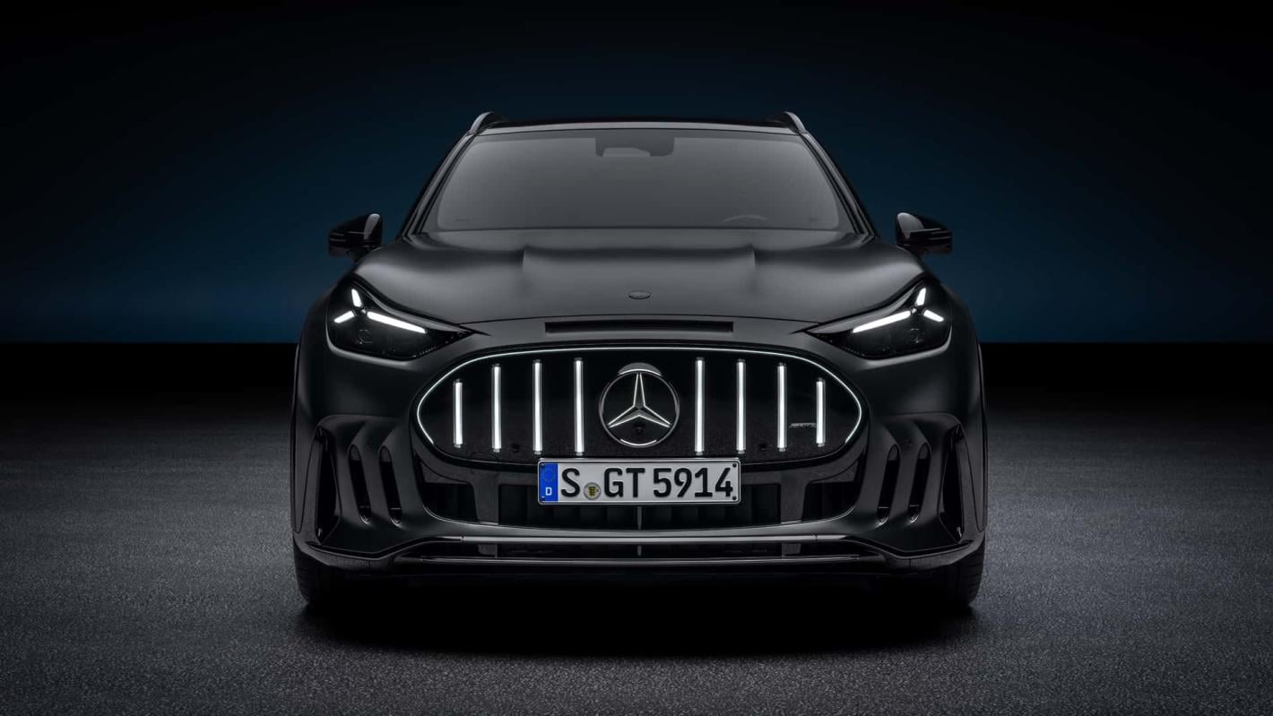 Новият кросоувър Mercedes-AMG GT впечатлява с мощността си и се зарежда за минути