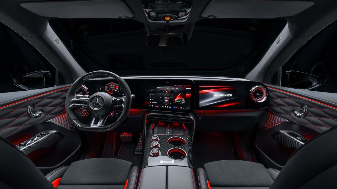Новият кросоувър Mercedes-AMG GT впечатлява с мощността си и се зарежда за минути