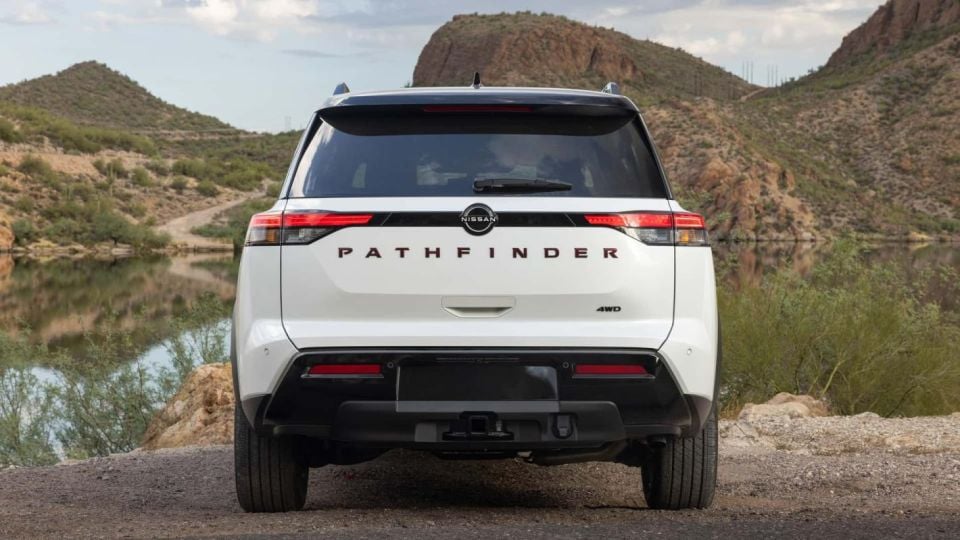 Nissan възкреси легенда от 80-те: новият Pathfinder изненада с ретро дизайна и възможностите си