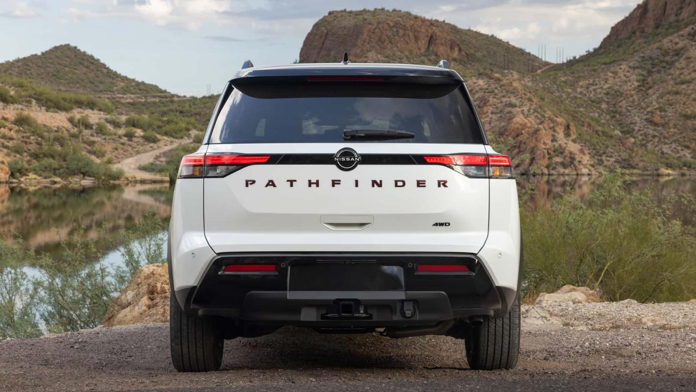 Nissan възкреси легенда от 80-те: новият Pathfinder изненада с ретро дизайна и възможностите си