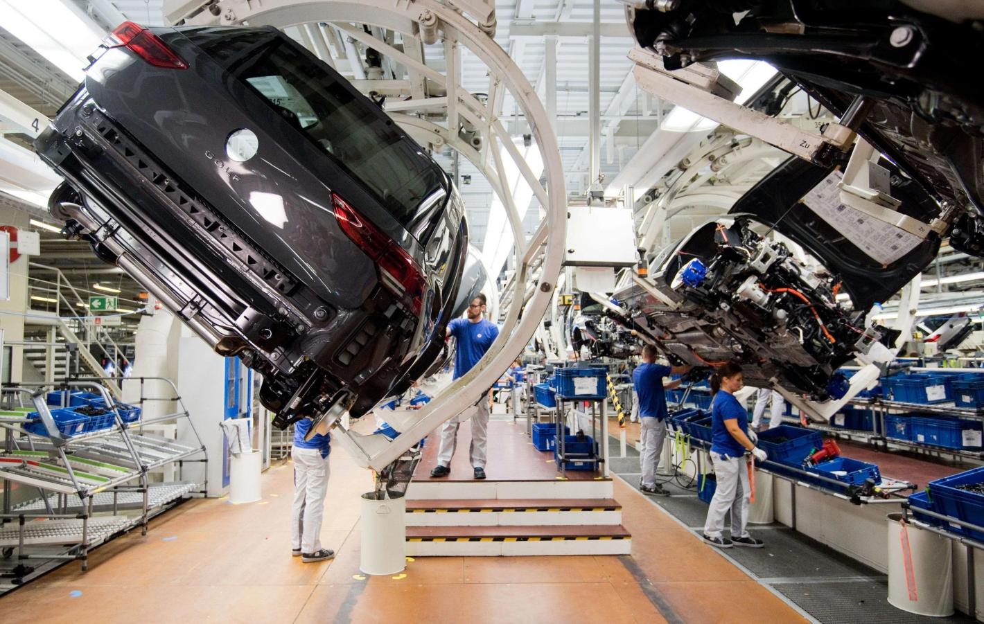 Тежък удар за Volkswagen: Загуба от близо 6 млрд. евро и планове за 100 000 съкращения