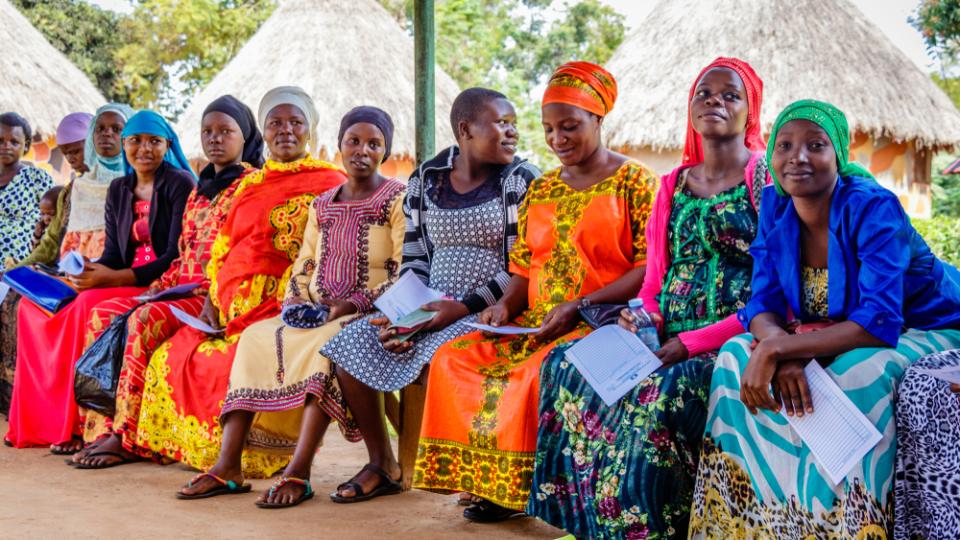 Уганда примамва туристи с пищни сексуални жени